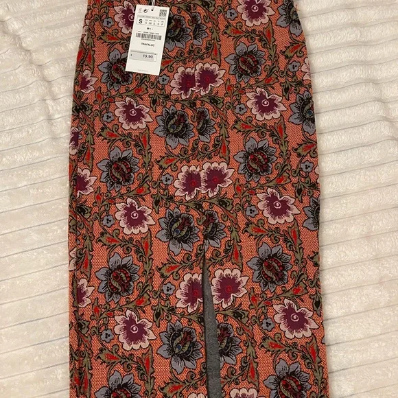 ZARA 1 top with 3 skirts to MIX N MATCH - Picture 2 of 6